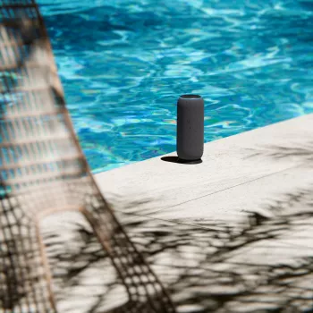 Mono nešiojamas garsiakalbis Motorola moto sound flow Carbon – 30 W RMS, USB-C, belaidis, audinio korpusas
