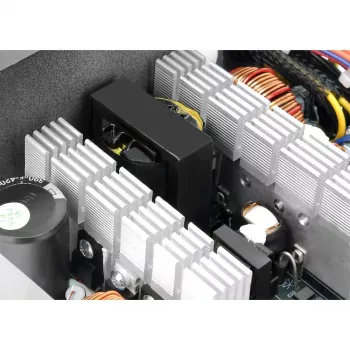 Maitinimo blokas Thermaltake TR2 S 650W — ATX, 20+4 kontaktų, 80 PLUS, 120 mm ventiliatorius, juodas