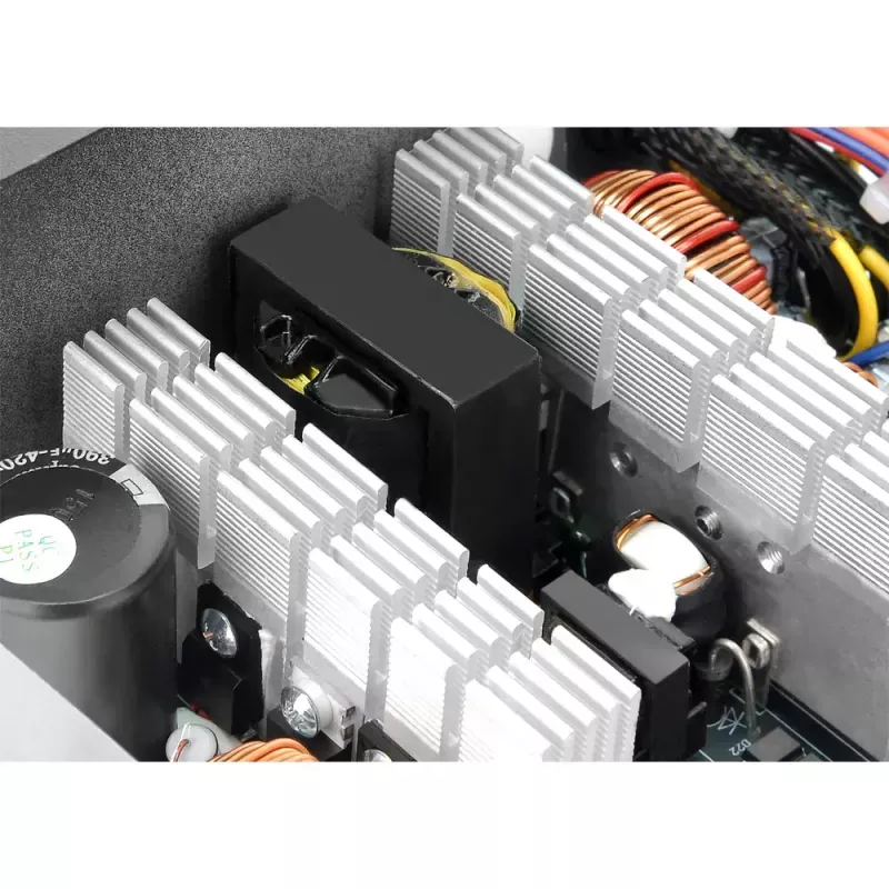 Maitinimo blokas Thermaltake TR2 S 650W — ATX, 20+4 kontaktų, 80 PLUS, 120 mm ventiliatorius, juodas