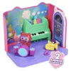 Gabby's Dollhouse Groovy Music Room su DJ Catnip figūrėle, 2 aksesuarais, 2 baldais ir 2 siuntomis, žaislai vaikams nuo 3 metų