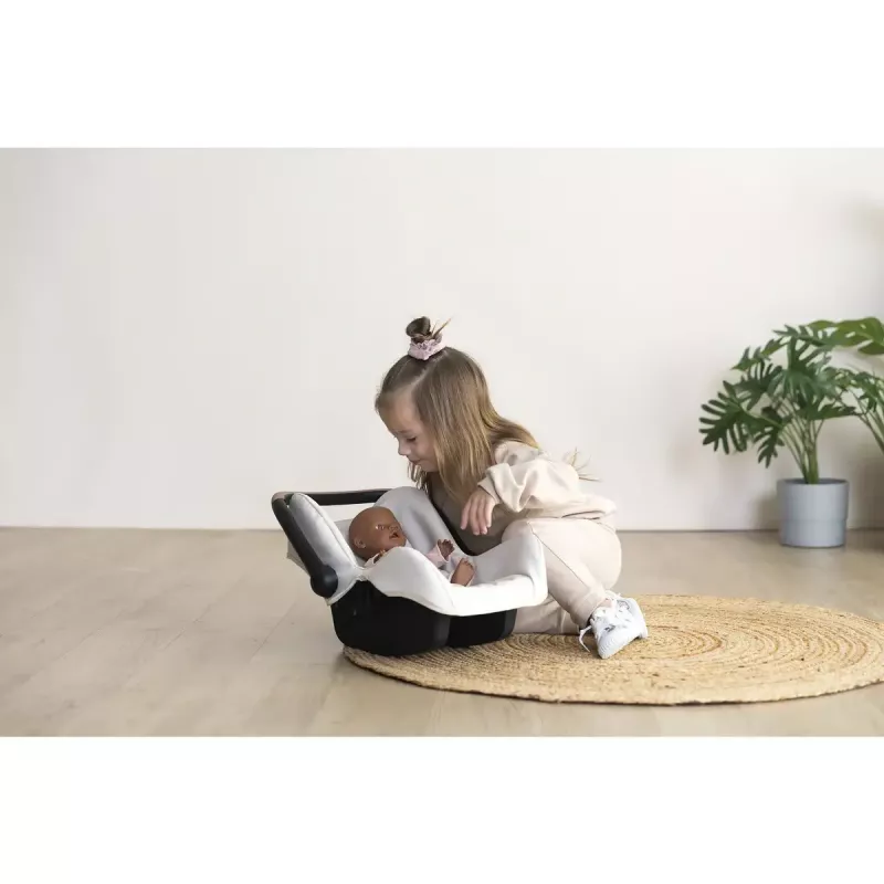 Lėlės automobilinė kėdutė Simba-Dickie Maxi-Cosi, smėlio spalvos – aksesuaras lėlėms