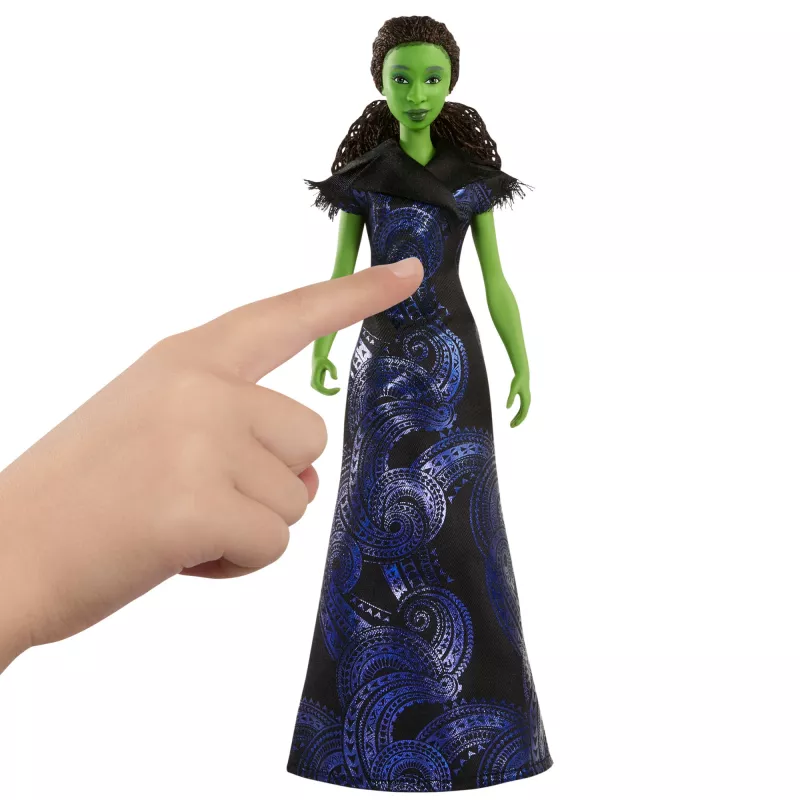 Mattel Universal Pictures’ Wicked: For Good dainuojanti Elfaba lėlė, įkvėpta filmo apranga, dainuoja „For Good“