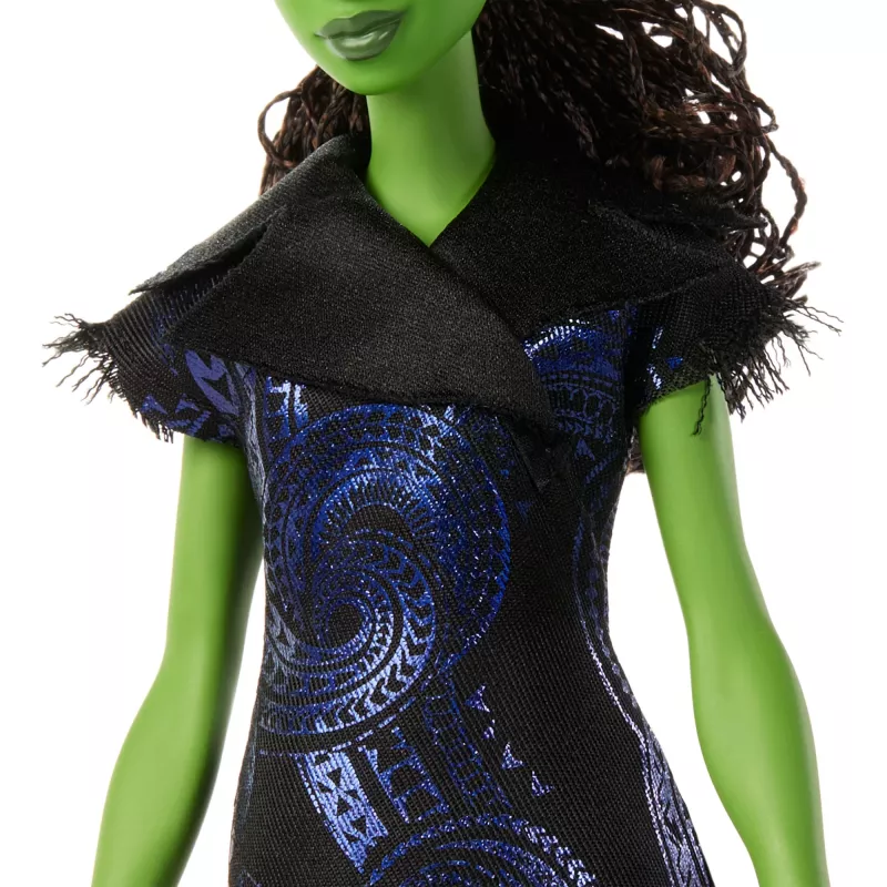 Mattel Universal Pictures’ Wicked: For Good dainuojanti Elfaba lėlė, įkvėpta filmo apranga, dainuoja „For Good“