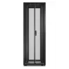 Laisvai pastatomas serverinis stovas APC Easy Rack 48U (juodas) su stogu, ratukais, kojelėmis, 4 PDU kronšteinais, šoninėmis plokštėmis — 2258 x 800 x 1200 mm