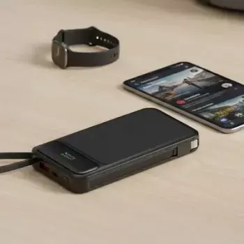 Powerbank MediaRange MRMA753 10 000 mAh LiPo su integruotais kabeliais, LC ekranu, USB-C PD ir Quick Charge, juoda