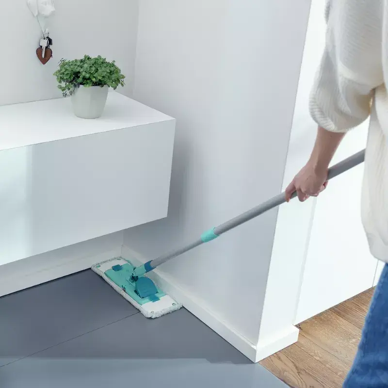 Grindų valymo rinkinys Leifheit PowerClean M 1055510 su mikropluošto antgaliu ir reguliuojama rankena