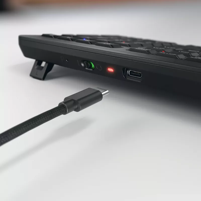 Klaviatūra Cherry Stream Ultimate – pilno dydžio, USB, RF belaidis ir Bluetooth, QWERTY anglų, LED apšvietimas, juoda