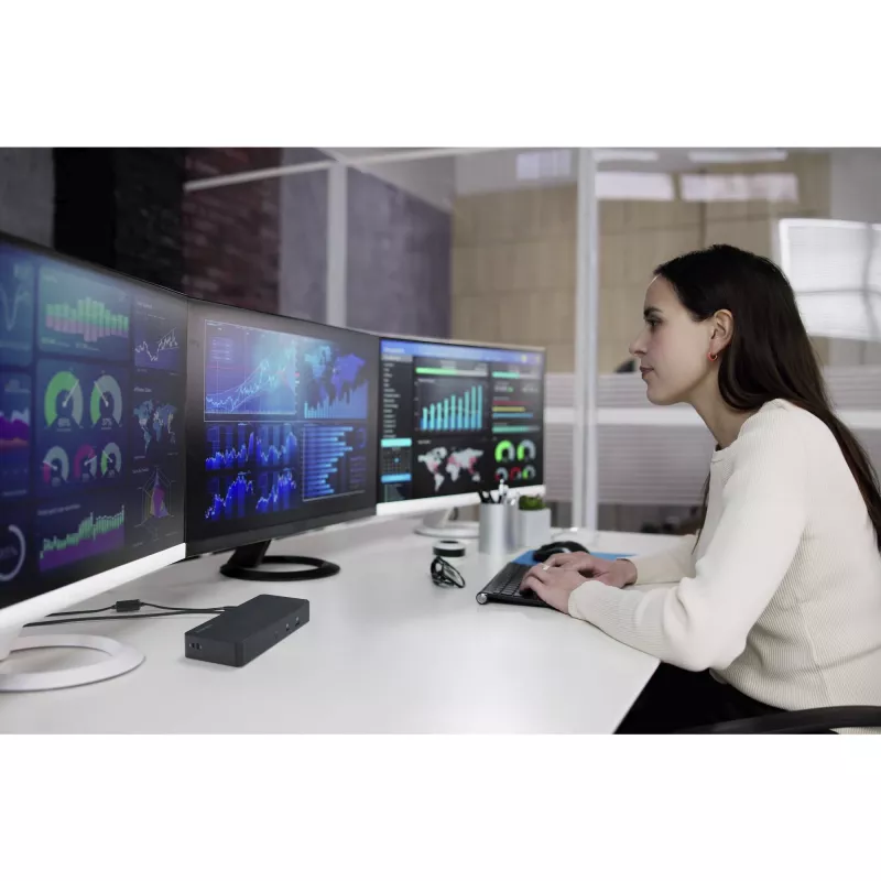Kensington SD4843P EQ USB-C 10Gbps belaidė trijų monitorų stotelė
