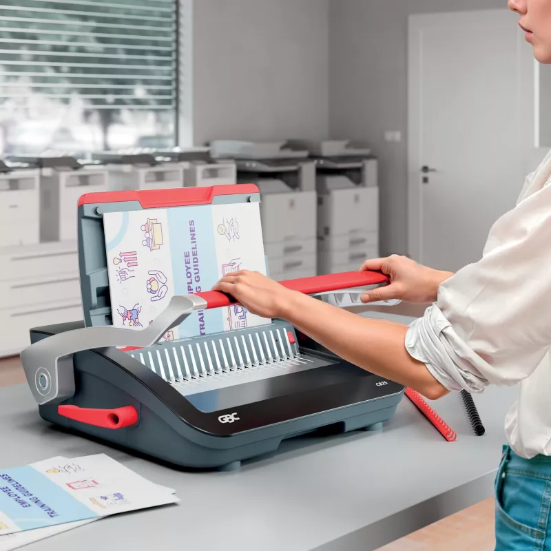 GBC CombBind® CB25 Rankinė įrišimo mašina, kombinuota, 25 lapų perforavimas, 390 lapų įrišimas, juoda/raudona