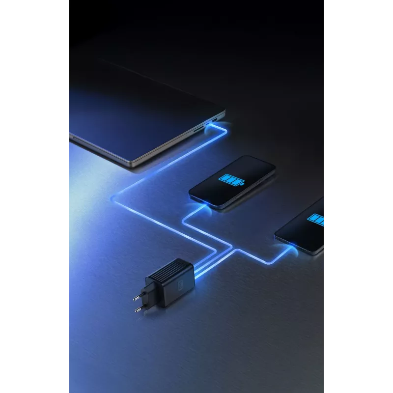 Cellularline Multipower Micro 65W itin kompaktiškas 65W greitasis sieninis įkroviklis su 3 prievadais