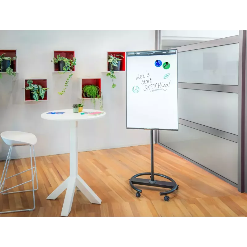 Mobilus flipchart su apvaliu pagrindu Legamaster SKETCH EASY — plieninis, 5 ratukai, 720×600 mm
