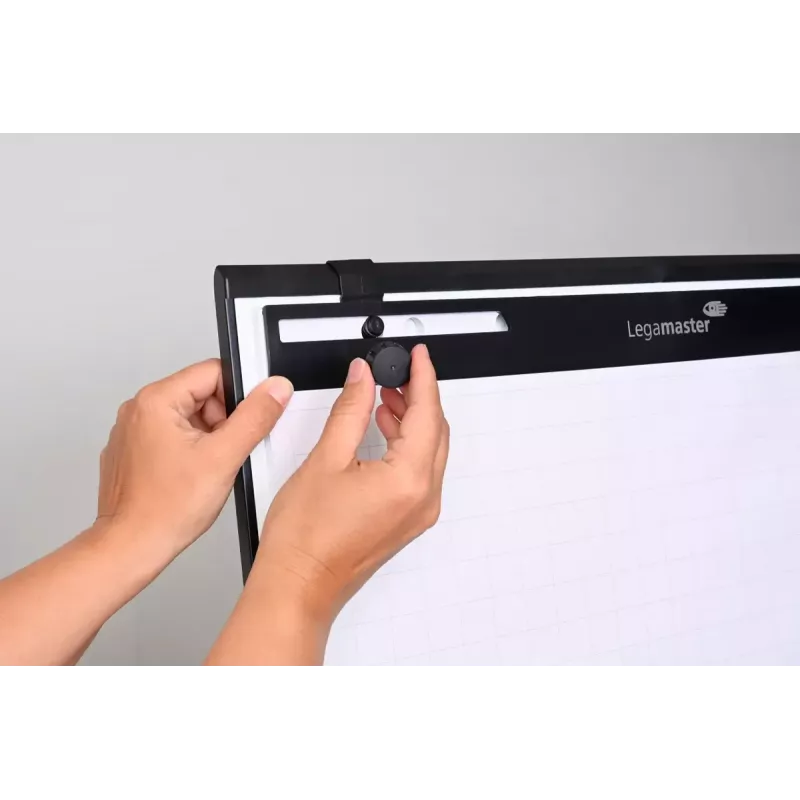 Mobilus flipchart su apvaliu pagrindu Legamaster SKETCH EASY — plieninis, 5 ratukai, 720×600 mm