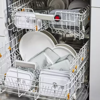 Maisto laikymo dėžutė ZWILLING FRESH & SAVE stačiakampė 0,9 L, stiklinis indas su plastikiniu užrakinamu dangteliu, tinkama orkaitei/mikrobangų krosnelei/šaldytuvui