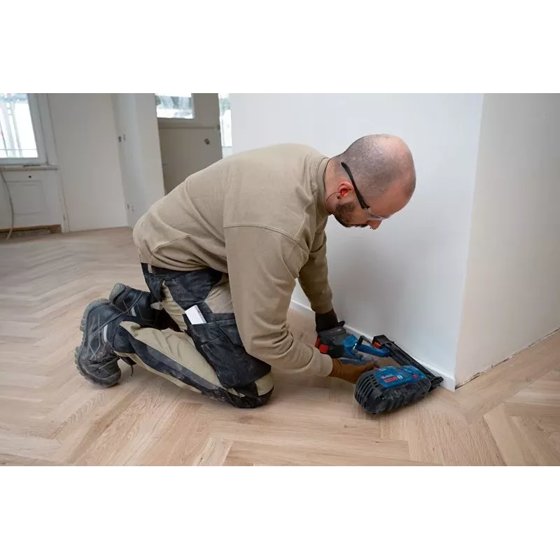 Bosch GNH 18V-50 M Professional akumuliatorinis vinių kalstuvas