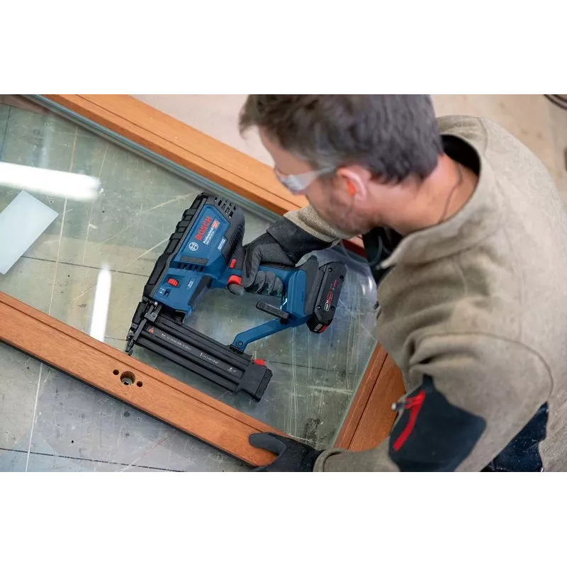 Bosch GNH 18V-50 M Professional akumuliatorinis vinių kalstuvas