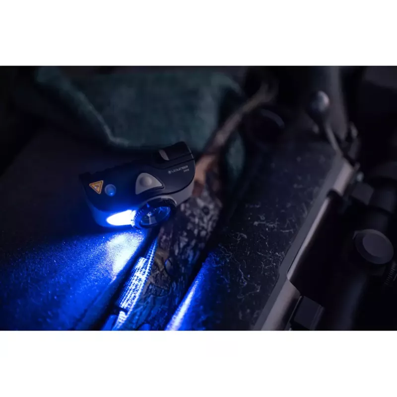Priekinė rankinė lempa Ledlenser MH8 juoda