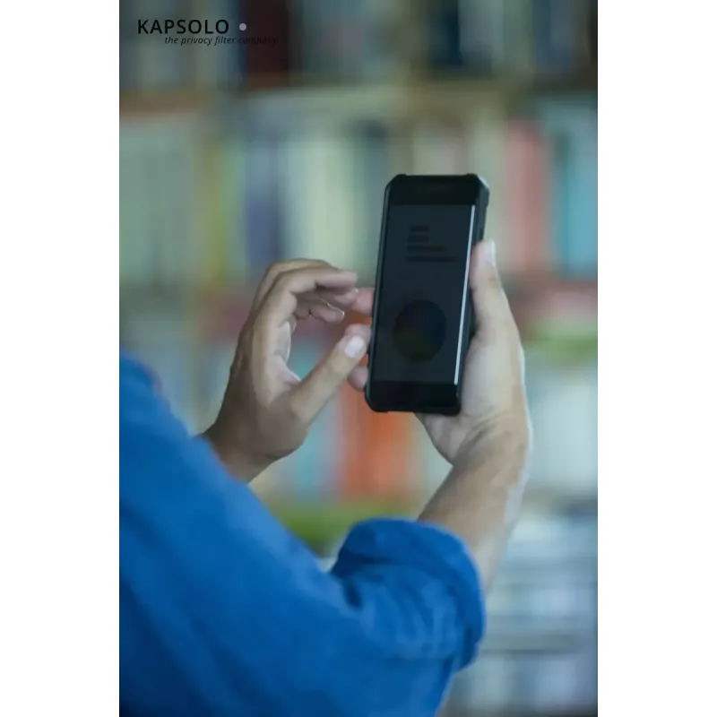 Privatumo filtro ekrano apsauga Kapsolo iPhone 13 Pro Max – 2 krypčių lipni plėvelė, 6,7 col. (17 cm), 3H kietumas, 63% šviesos pralaidumas