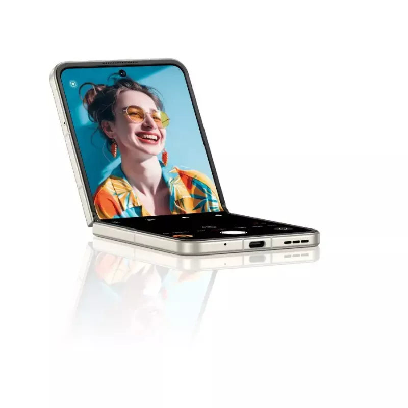 Išmanusis telefonas NUBIA Flip rinkinys su dėklu, ausinėmis ir aušintuvu (Juoda)