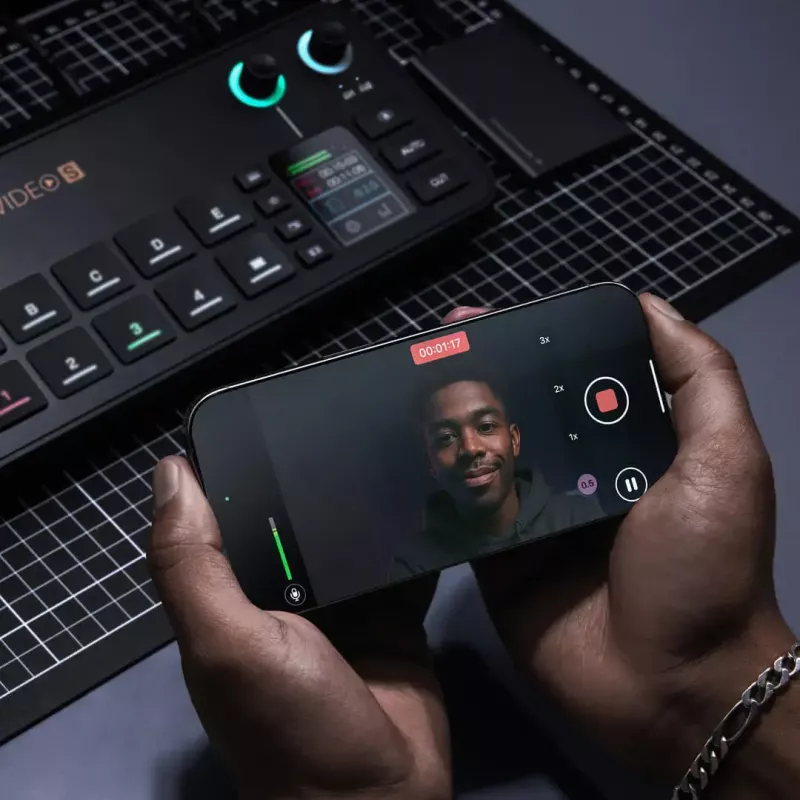 Daugiakanalė podcast'ų ir tiesioginių transliacijų gamybos konsolė Rode RodeCaster Video S RCVS-E – jutiklinis ekranas, Wi‑Fi, Bluetooth 5.3, 5x USB-C, 3x HDMI įėjimai, 1x HDMI išėjimas, microSD