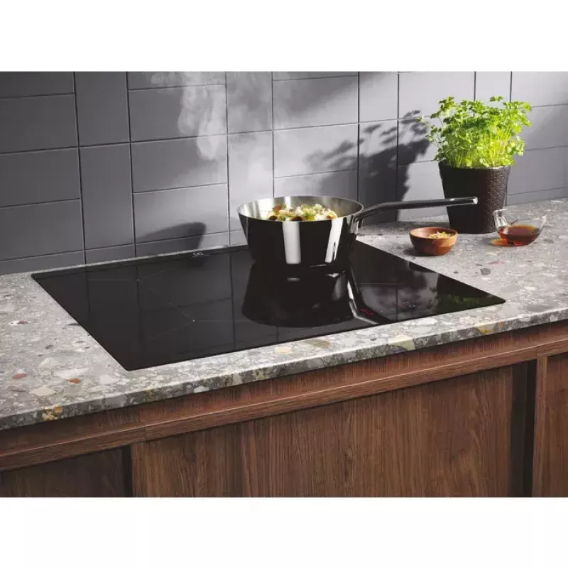 Indukcinė kaitlentė Electrolux LIL61424C Black, įmontuojama, 60 cm, 4 zonos