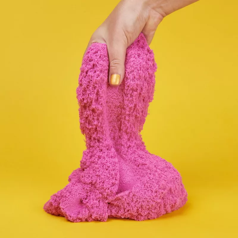 Kinetic Sand Shimmer 2lb Crystal Pink – blizgantis sensorinis smėlis vaikams nuo 3 metų