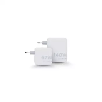 Nešiojamas 140W GaN kelioninis įkroviklis Xtorm XVC2140 su 3× USB-C PD prievadais ir 2 m USB-C laidu, baltas