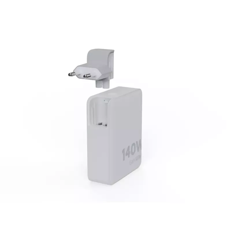Nešiojamas 140W GaN kelioninis įkroviklis Xtorm XVC2140 su 3× USB-C PD prievadais ir 2 m USB-C laidu, baltas