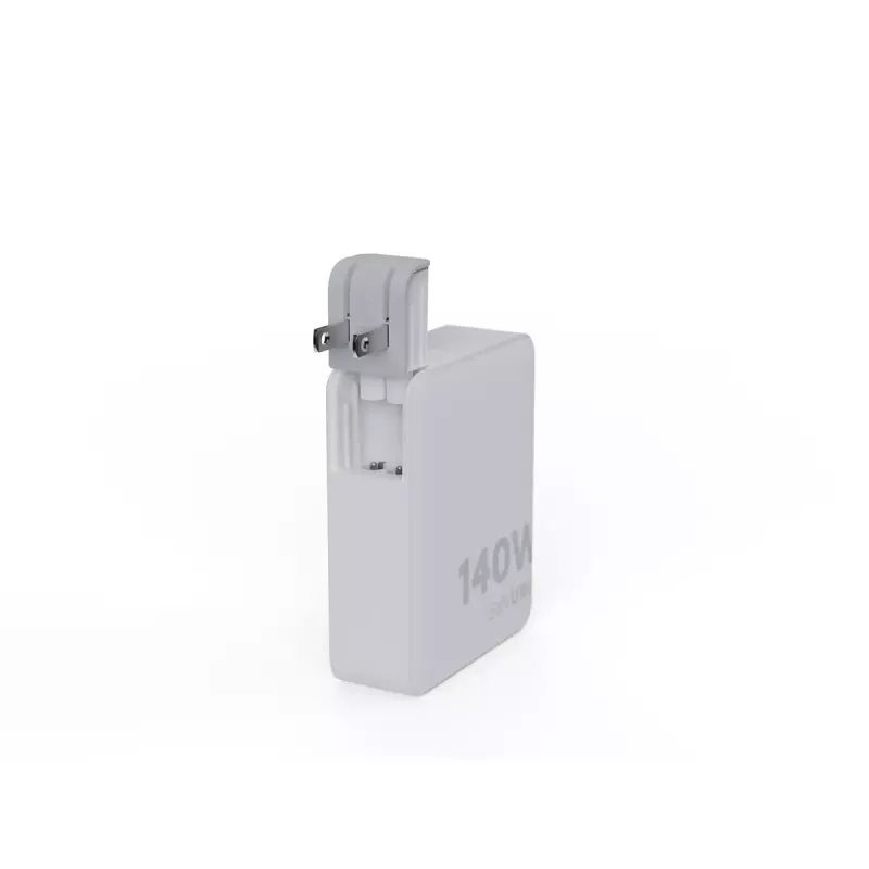 Nešiojamas 140W GaN kelioninis įkroviklis Xtorm XVC2140 su 3× USB-C PD prievadais ir 2 m USB-C laidu, baltas