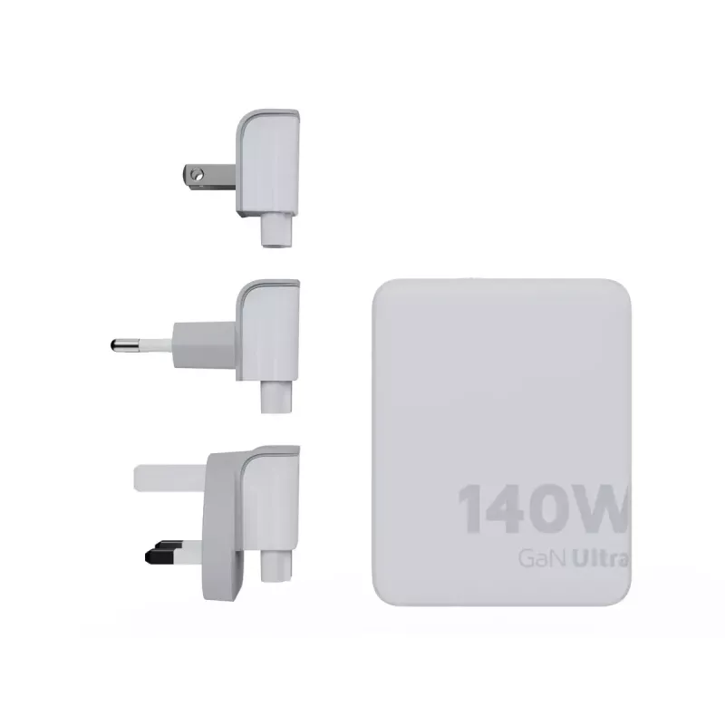 Nešiojamas 140W GaN kelioninis įkroviklis Xtorm XVC2140 su 3× USB-C PD prievadais ir 2 m USB-C laidu, baltas