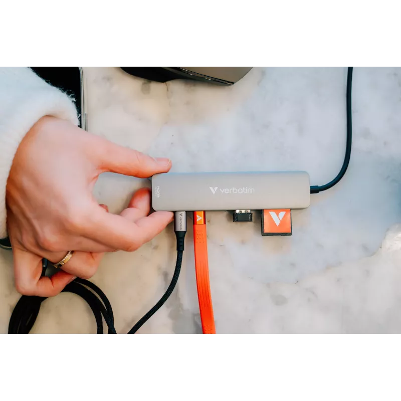 Verbatim USB-C Essentials Multiport Hub 7 prievadų: HDMI, USB-C, USB-C 3.2 Gen 1, 2 x USB-A 3.2 Gen 1, SD ir microSD