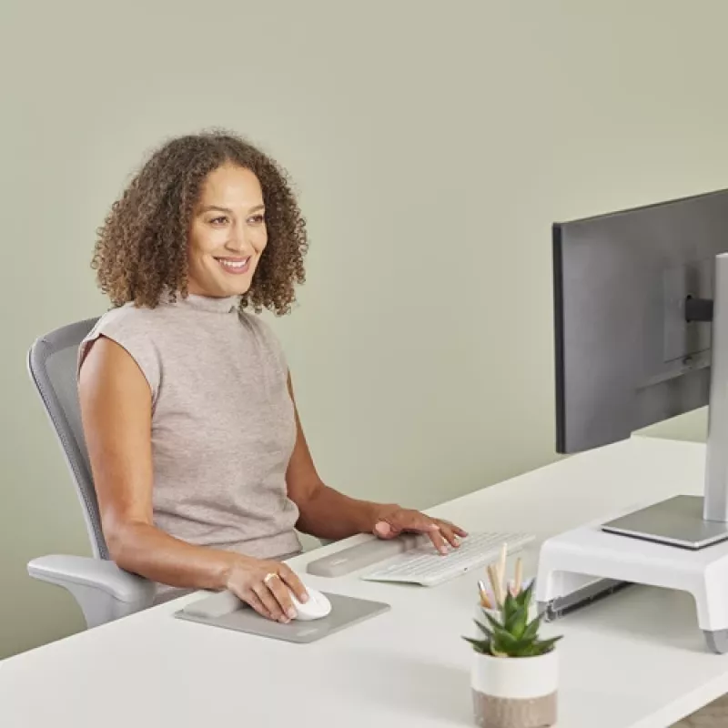 Fellowes Breyta Compact riešų atrama klaviatūrai su antibakterine apsauga, smėlio spalvos