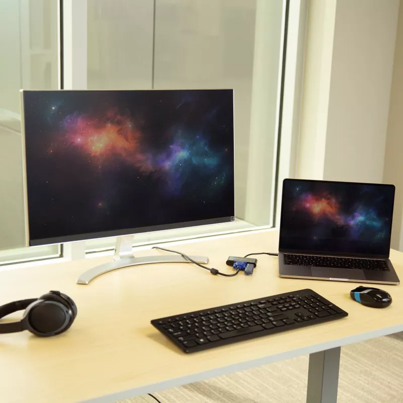 StarTech.com USB-C VGA kelių prievadų adapteris - USB 3.0 prievadas - 60W PD