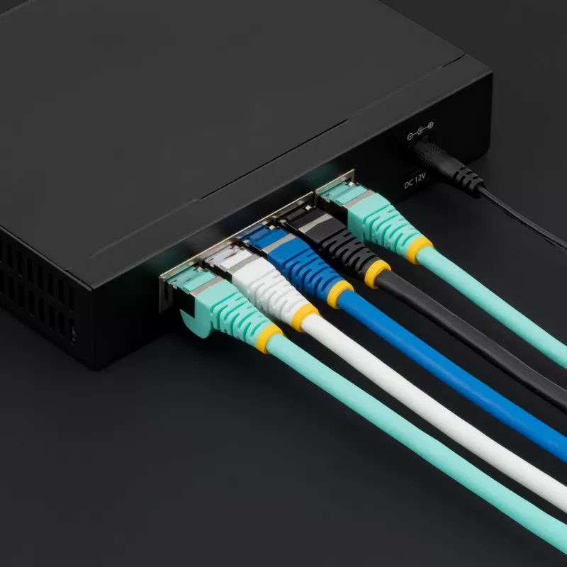 StarTech.com 10m CAT6a Ethernet kabelis - juodas - mažai dūmų, be halogenų (LSZH) - 10GbE 500MHz 100W PoE++ be užkabų RJ-45 su įtempimo mažinimo elementais S/FTP tinklo jungiamasis laidas