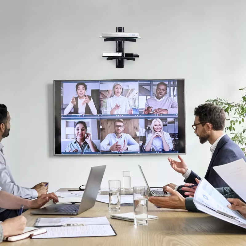 StarTech.com Dvigubos plaukiojančios sieninės AV lentynos, reguliuojamo aukščio lentyna po TV, AV įrangai ant juodo grūdinto stiklo lentynų