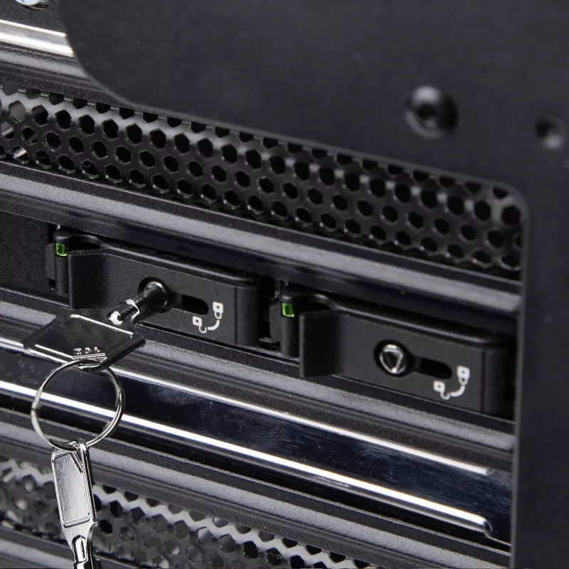 StarTech.com Dviejų lizdų M.2 NVMe SSD PCIe x8 išimamas mobilus krepšys; Reikalinga bifurkacija; Įrankiams nereikalingas montavimas, PCIe pagrindinė plokštė su dviem karštojo keitimo lizdais