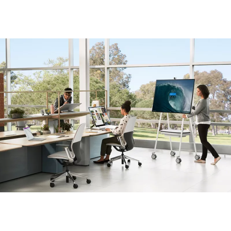 APC Smart-UPS Charge Mobile Battery (CSH2) – nešiojamas ličio jonų maitinimo modulis, skirtas Microsoft Surface Hub 2S ir Surface Hub 3