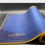 Lexip Premium XXL pelėdos kilimėlis Ancient Magic - Hogwarts Legacy, mėlynas, auksinis, vienspalvis, neoprenas, neslystanti bazė, žaidimų pelėdos kilimėlis