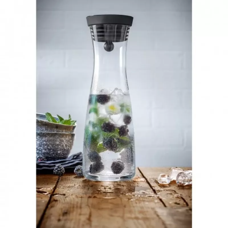 WMF Basic vandens dekanteris 1,0 L juodas