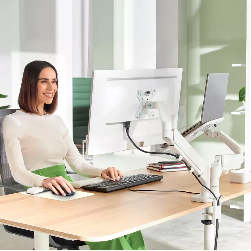 Leitz Ergo Space Saving dviejų monitorių ir nešiojamojo kompiuterio laikiklis, spaustuvas/įvorė, 9 kg, 33 cm (13 colių), 81,3 cm (32 coliai), 100 x 100 mm, pilka