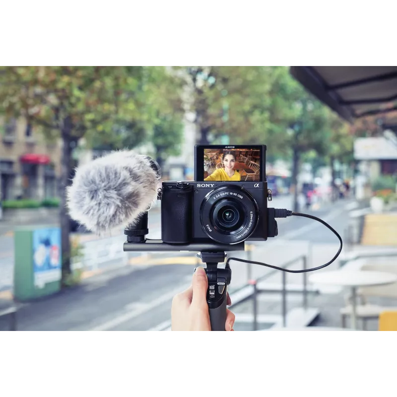 Sony α 6400 + SEL18135 MILC 24,2 MP CMOS 6000 x 4000 pikselių Juoda