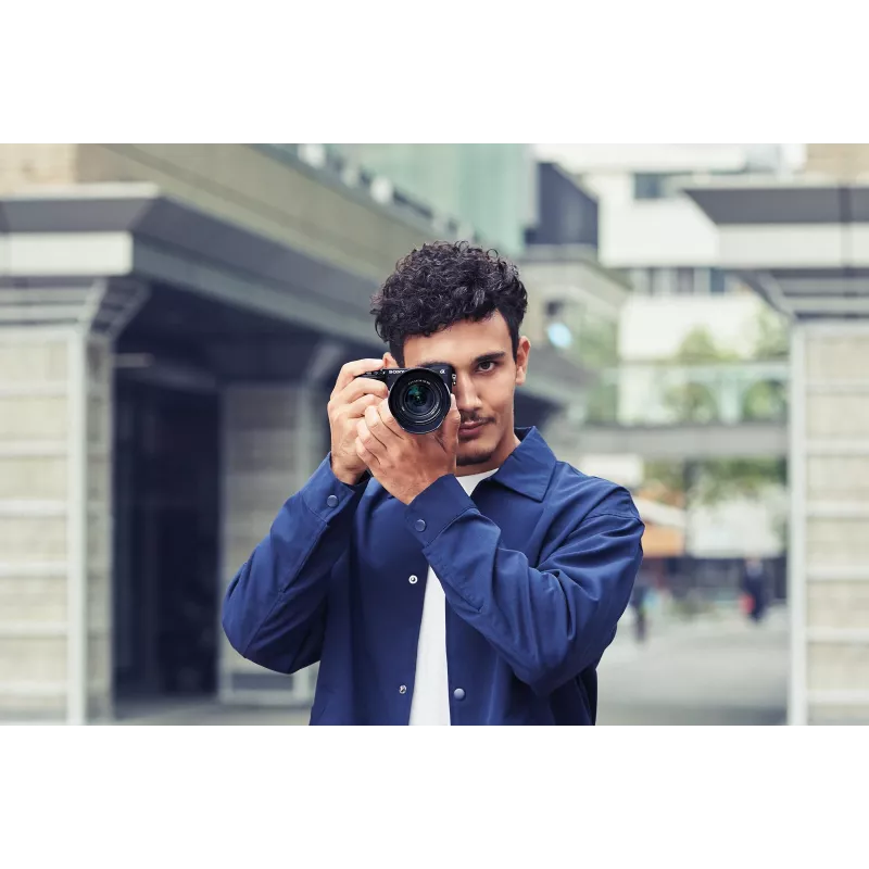 Sony α 6400 + SEL18135 MILC 24,2 MP CMOS 6000 x 4000 pikselių Juoda