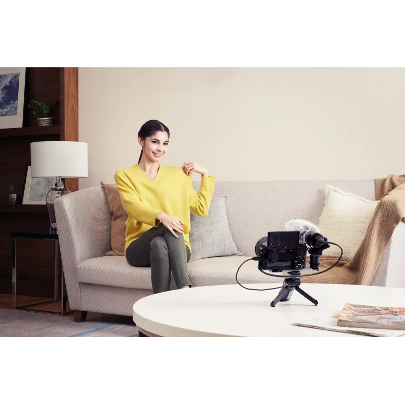 Sony α 6400 + SEL18135 MILC 24,2 MP CMOS 6000 x 4000 pikselių Juoda