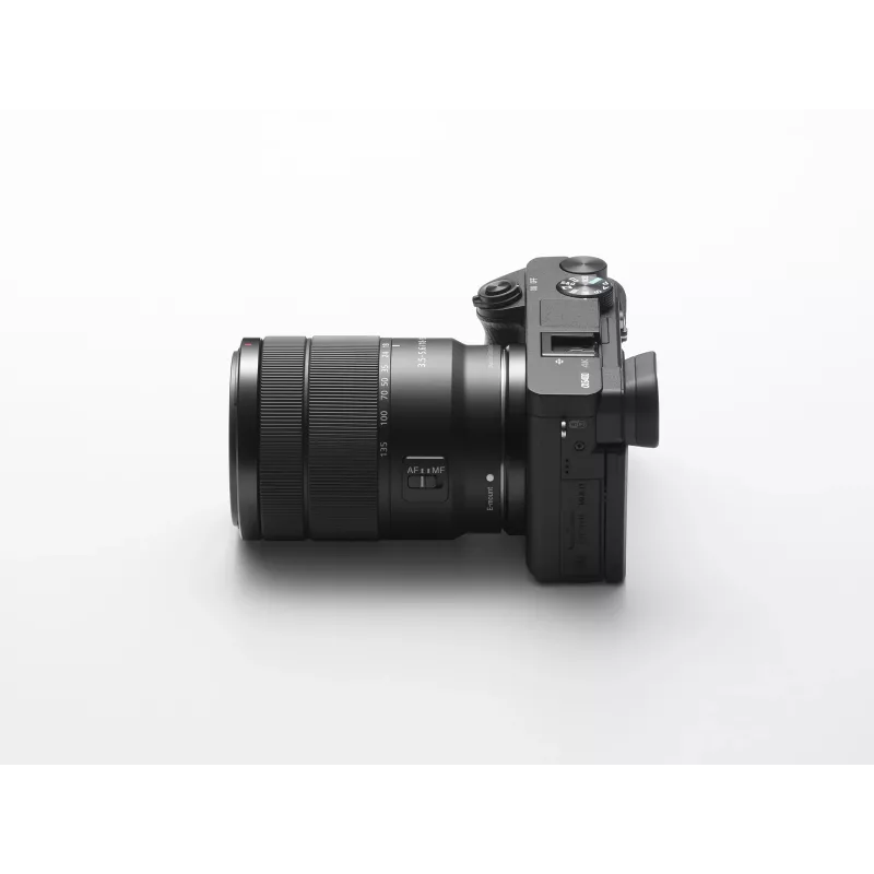 Sony α 6400 + SEL18135 MILC 24,2 MP CMOS 6000 x 4000 pikselių Juoda
