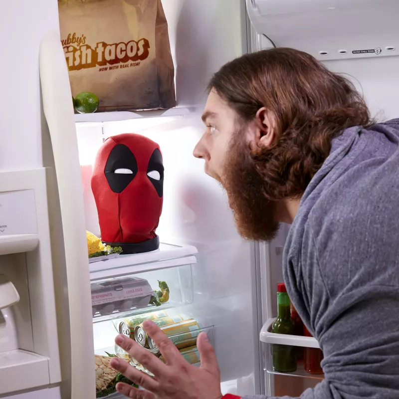 Marvel Deadpool galva su garsu, 18+