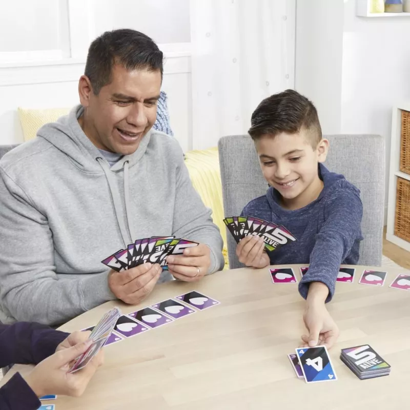 Hasbro Gaming 5 Alive Kortų Žaidimas, Vaikų Žaidimas, Įdomus Šeimos Žaidimas Nuo 8 Metų, Kortų Žaidimas 2–6 Žaidėjams