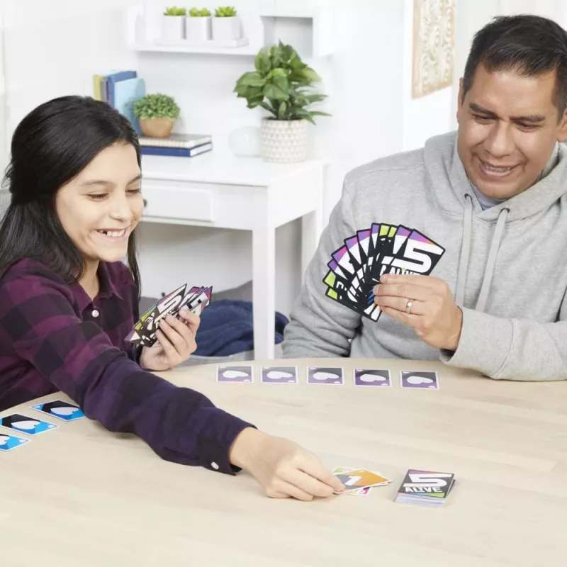 Hasbro Gaming 5 Alive Kortų Žaidimas, Vaikų Žaidimas, Įdomus Šeimos Žaidimas Nuo 8 Metų, Kortų Žaidimas 2–6 Žaidėjams