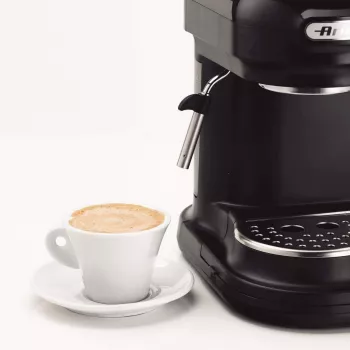 Ariete 1318 Moderna Espresso aparatas su integruotu kavos malūnėliu, kavos pupelėms ir maltai kavai, pieno putotoju, 1 ir 2 puodelių filtru, 1080 W, 800 cc, juodas