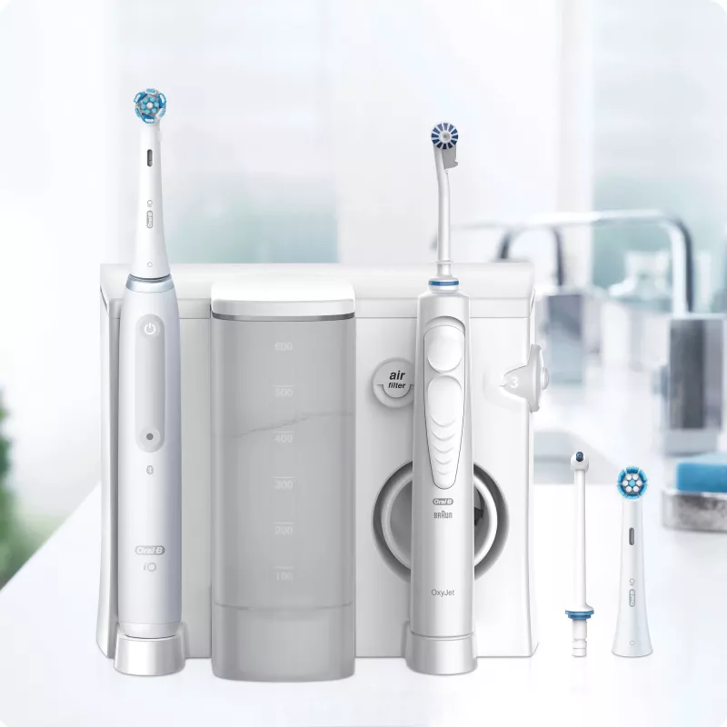 Oral-B iO4 & OxyJet burnos priežiūros centras, baltas