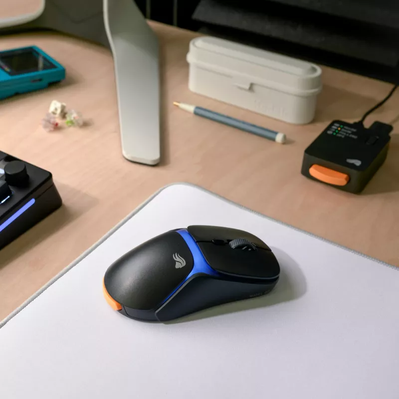 Glorious Gaming Model O3 Wireless žaidimų pelė - InfinitePlay keičiamų baterijų sistema, 8k dažnis, 130M paspaudimų optiniai jungikliai, itin lengva 66g, 30K DPI optinis jutiklis, RGB - Juoda