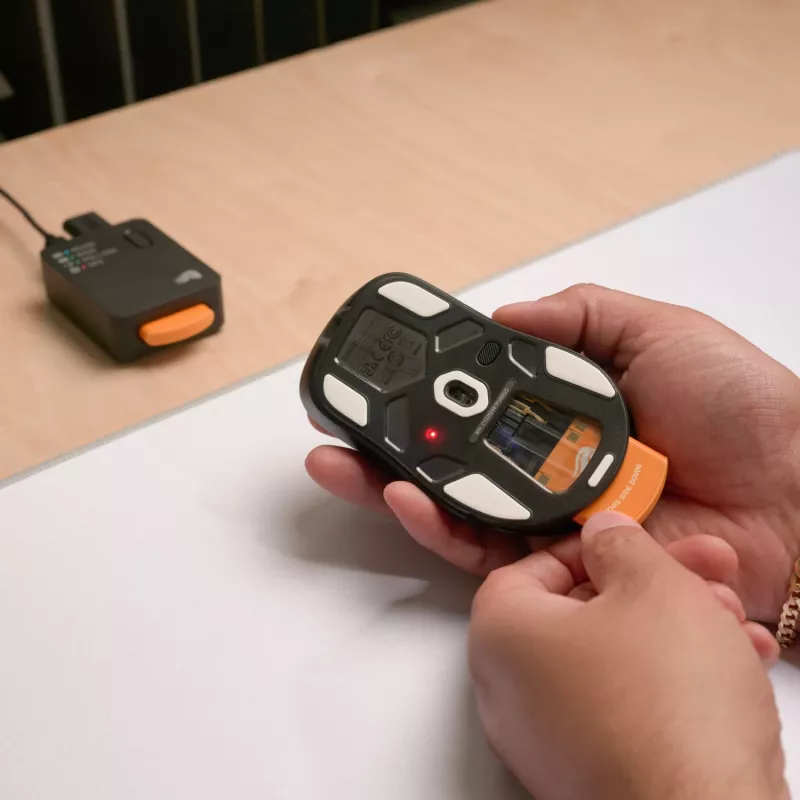 Glorious Gaming Model D3 Wireless Gaming Mouse – belaidė pelė su InfinitePlay keičiamų baterijų sistema, 8k dažniu, 130M optiniais jungikliais, itin lengva 69g, 30K optiniu jutikliu, RGB – juoda